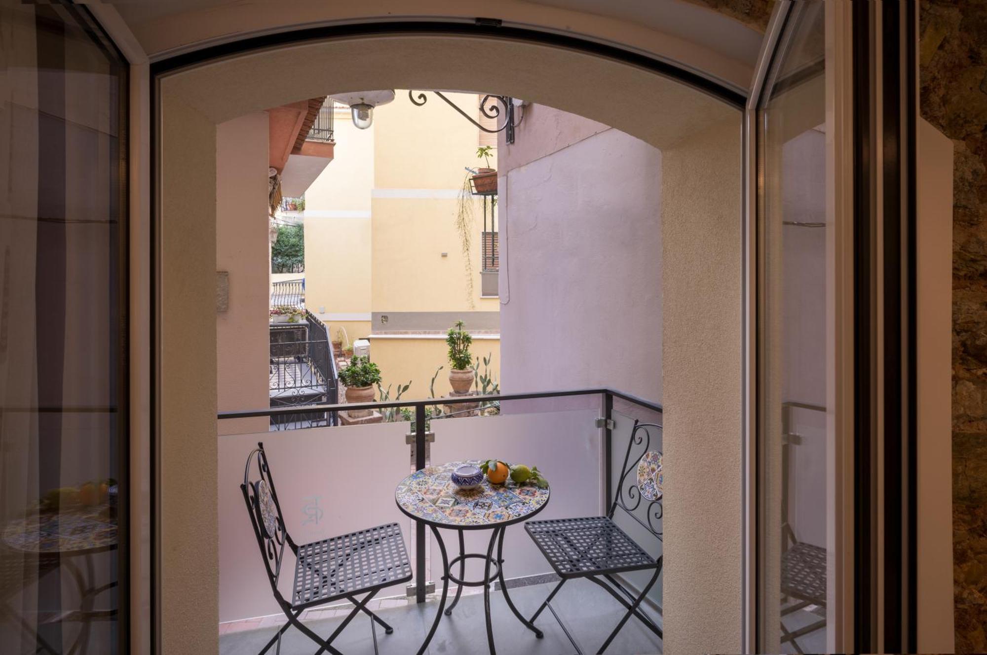 Taormina Charming Rooms Exterior photo